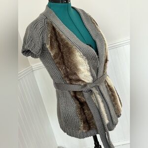Belted Short Sleeve Sweater with Faux Fur front, size Medium
